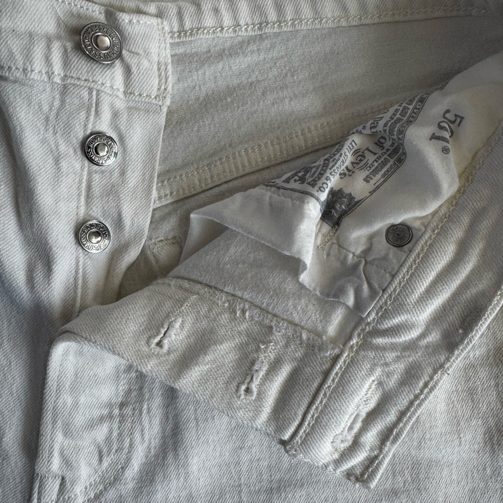 Levi's Classic White Jean Shorts - Picture 3 of 5